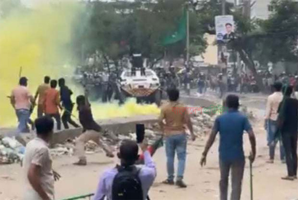 বিএনপির অবস্থান কর্মসূচি ঘিরে সংঘর্ষ ও ধাওয়া-পাল্টা ধাওয়া
