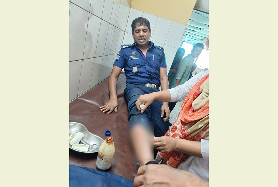 বিএনপি-পুলিশ সংঘর্ষে সিদ্ধিরগঞ্জ থানার ওসি আহত