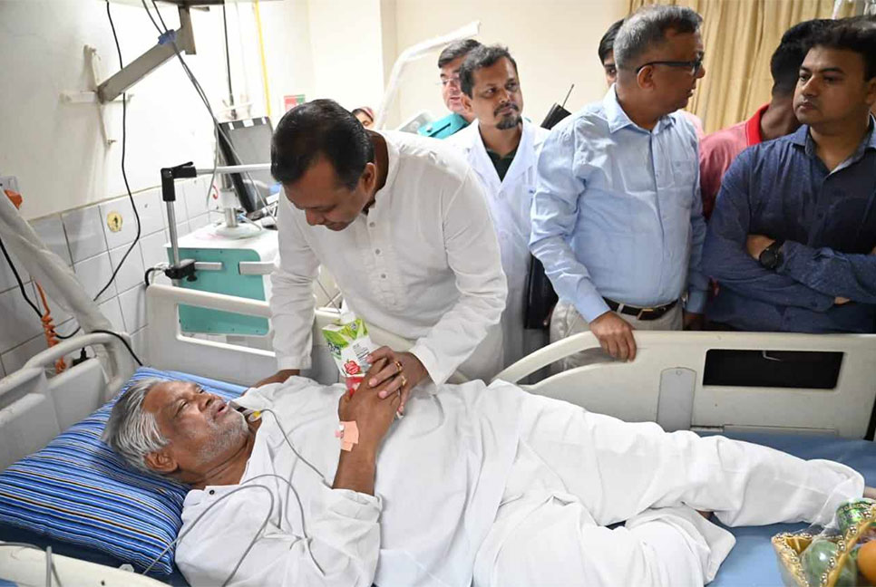 আমানকে দেখতে হাসপাতালে প্রধানমন্ত্রীর প্রতিনিধি