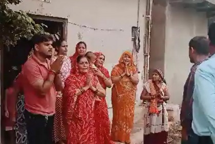 ধর্ষণ, গুড়িয়ে দেওয়া হয়েছে দুই অভিযুক্তের বাড়ি