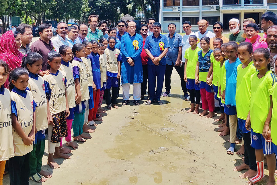 হোসেনপুরে বঙ্গবন্ধু ও বঙ্গমাতা গোল্ডকাপ ফুটবলের ফাইনাল অনুষ্ঠিত
