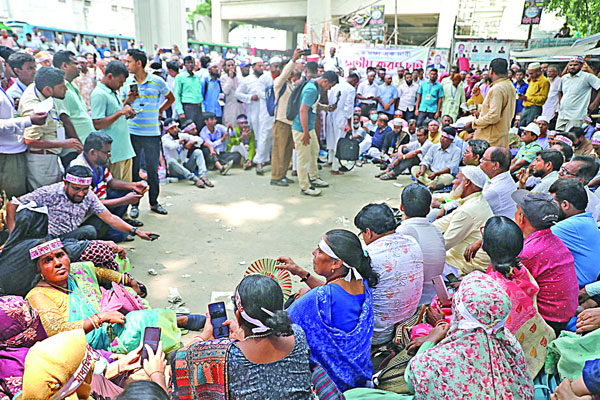 টানা ২০ দিন আন্দোলনে শিক্ষকরা