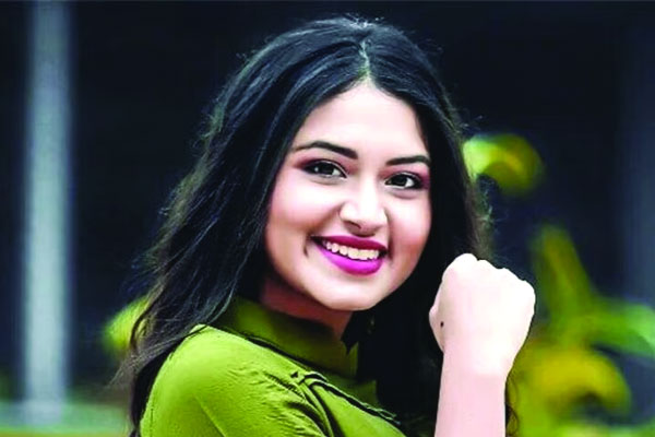 নতুন রূপে তাসনিয়া ফারিণ