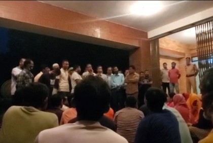 উপাচার্যের আশ্বাসে অনশন ভাঙলেন জাবির কর্মচারীরা