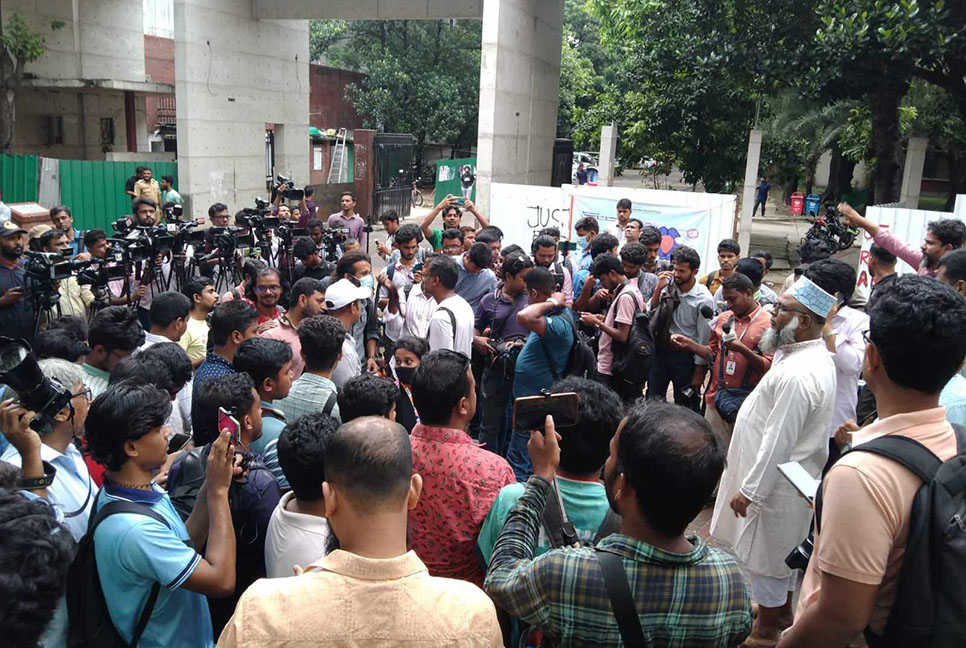 বুয়েট শিক্ষার্থীদের নাশকতার পরিকল্পনার অভিযোগ বানোয়াট, দাবি অভিভাবকদের   

