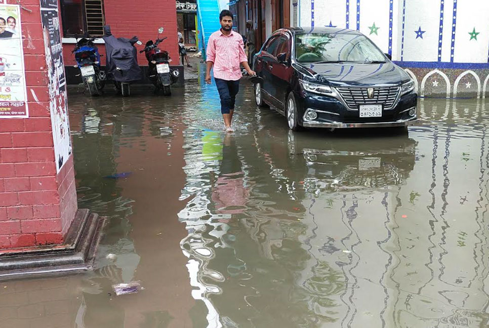বরিশালে বন্যা পরিস্থিতি : ১০টি
 নদীর পানি বিপৎসীমার ওপর