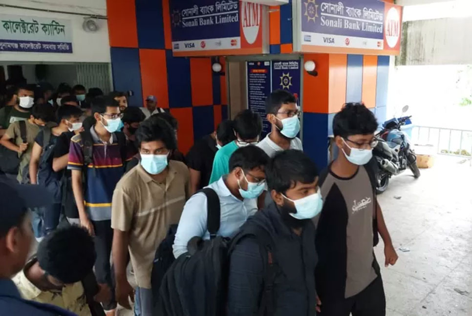 কারামুক্ত হলেন টাঙ্গুয়ার হাওরে গ্রেফতার শিক্ষার্থীরা

