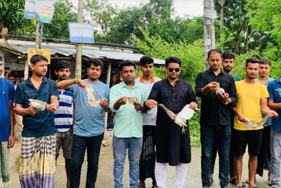 মুক্ত আকাশে ডানা মেললো ২০টি বক পাখি