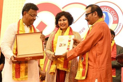  ‘আত্মজন স্মৃতি’ সম্মাননা পেলেন মেহরীন

