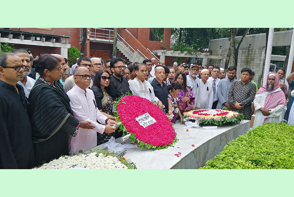 বঙ্গবন্ধুর সমাধিতে জাতীয় প্রেসক্লাবের শ্রদ্ধা