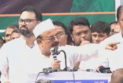 ‘সরকার দলীয় বাহিনী দিয়ে জনগণের দাবিকে দমিয়ে রাখতে চেষ্টা করছে’