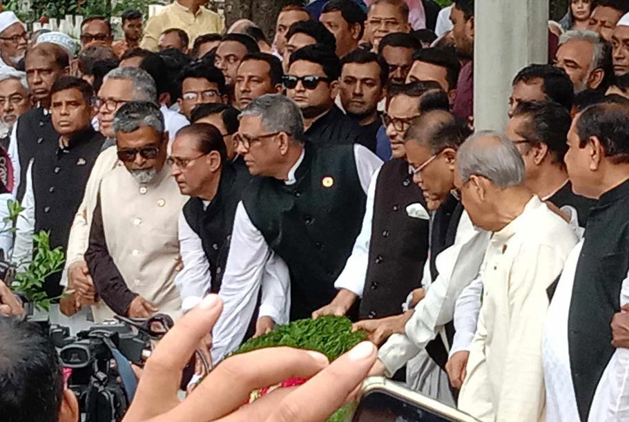 শেখ কামালের সমাধিতে আওয়ামী লীগের শ্রদ্ধা