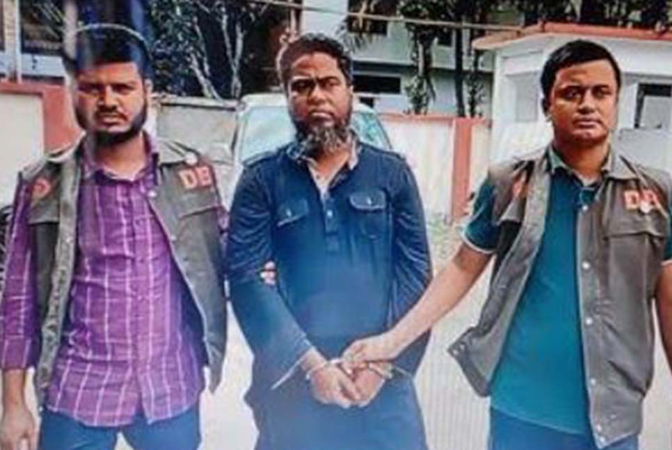 চাঁদপুরে ফেনসিডিলসহ আটক ১