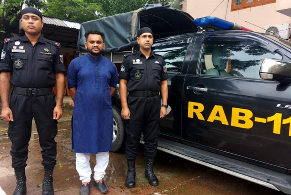 কুমিল্লায় আগ্নেয়াস্ত্রসহ গ্রেফতার ১