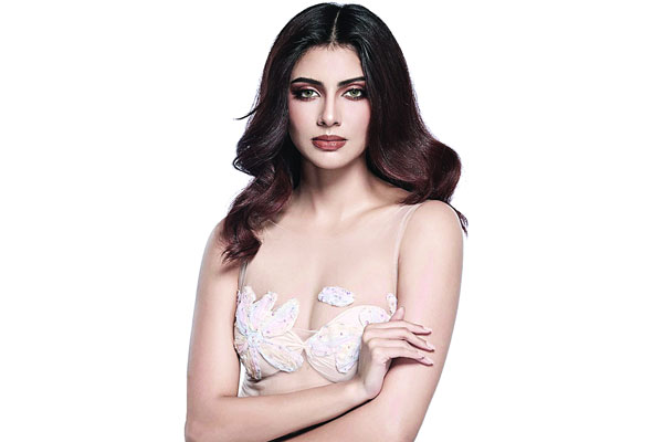 নিজেকে বড় পর্দায় দেখতে মুখিয়ে আছি
