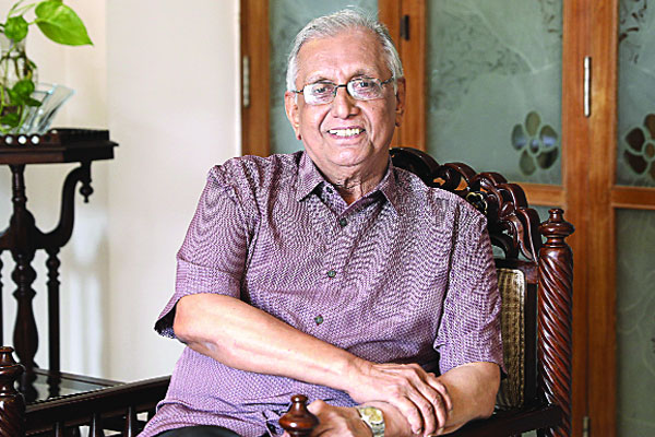 সাদেক পাচ্ছেন আজীবন সম্মাননা