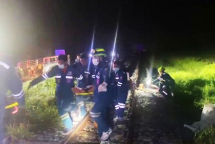 থাইল্যান্ডে পিকআপে ট্রেনের ধাক্কা; নিহত ৮, আহত ৪