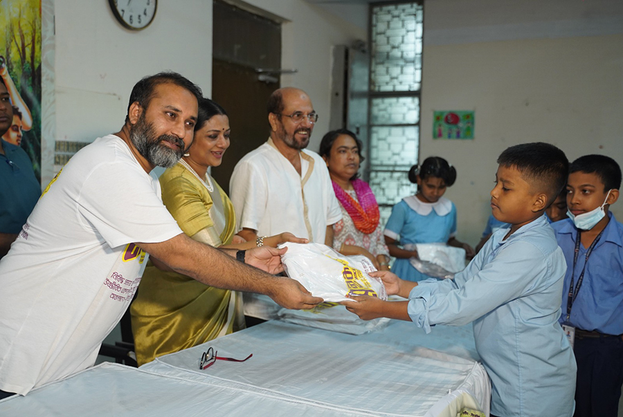 ঢাবির ল্যাবরেটরি স্কুল এন্ড কলেজে ‘মাইক’ টিম, শিশুদের উচ্ছ্বাস 