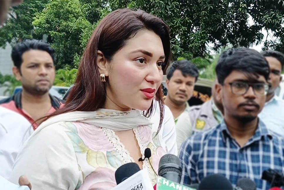 যে অভিযোগ নিয়ে ডিবি কার্যালয়ে অপু বিশ্বাস