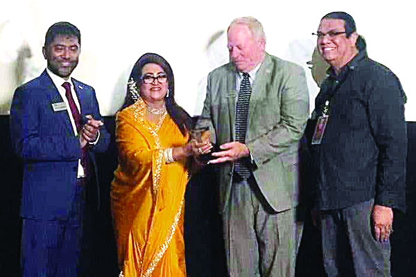 ডালাসে আজীবন সম্মাননায় ববিতা