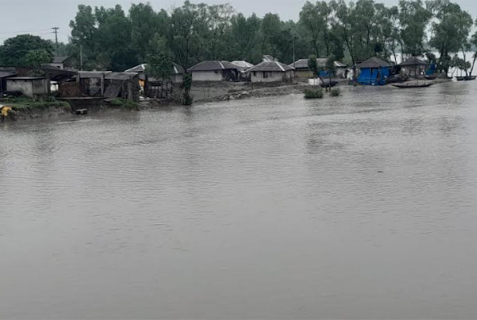 সুন্দরবন সংলগ্ন শ্যামনগরে নদ-নদীতে পানি বৃদ্ধি