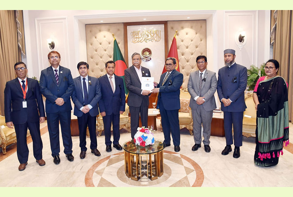 রাষ্ট্রপতির কাছে জুডিশিয়াল সার্ভিস কমিশনের বার্ষিক প্রতিবেদন পেশ