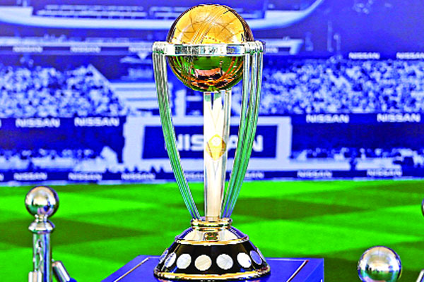 ঢাকায় বিশ্বকাপ ক্রিকেটের ট্রফি