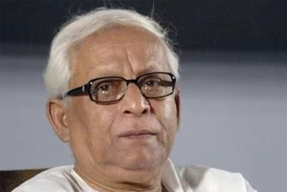 হাসপাতাল থেকে বাড়ি ফিরলেন সাবেক মুখ্যমন্ত্রী বুদ্ধদেব ভট্টাচার্য 