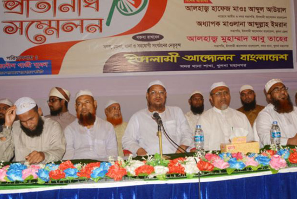 সরকার দেশকে সংঘাতের দিকে ঠেলে দিচ্ছে : চরমোনাই পীর

