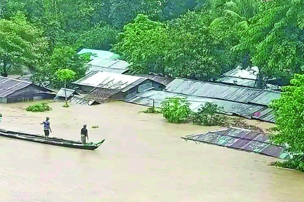 ডুবেছে সড়ক বাড়ি শহর