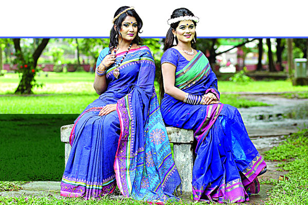 বর্ষায় নীল সাজ-পোশাক