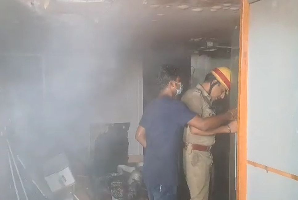 কলকাতার ইডেন গার্ডেনে অগ্নিকাণ্ড