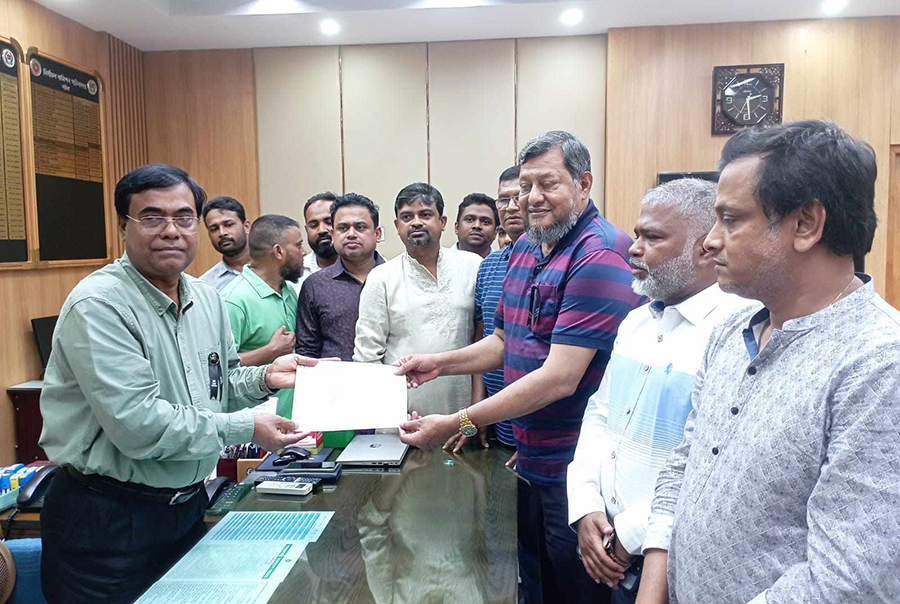 বিএনপির নিবন্ধন বাতিলের দাবিতে নির্বাচন কমিশনে স্মারকলিপি জমা দিল যুবলীগ