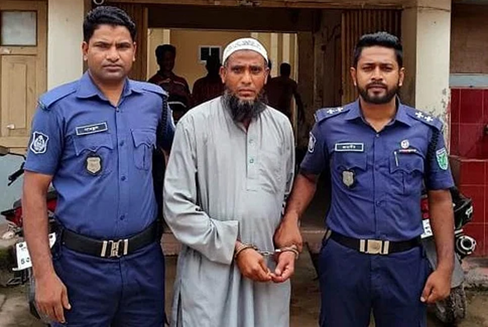 ৩৩ বছর পালিয়ে বেড়িয়েছেন, বোরকা পরে বোনের কুলখানিতে এসে গ্রেফতার

