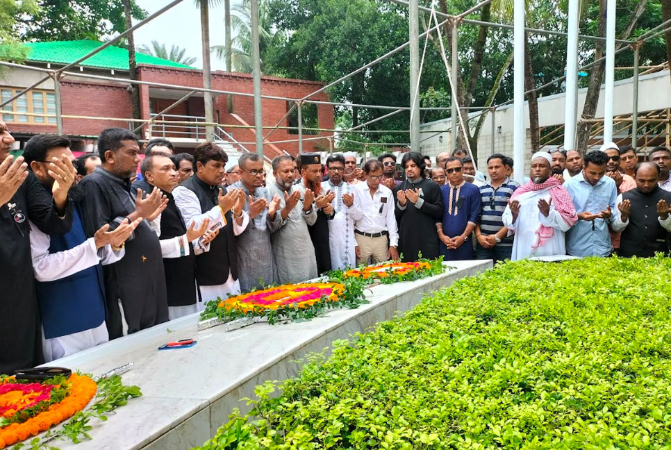 জাতির পিতার সমাধিতে আওয়ামী  মুক্তিযোদ্ধা প্রজন্ম লীগের শ্রদ্ধা 
