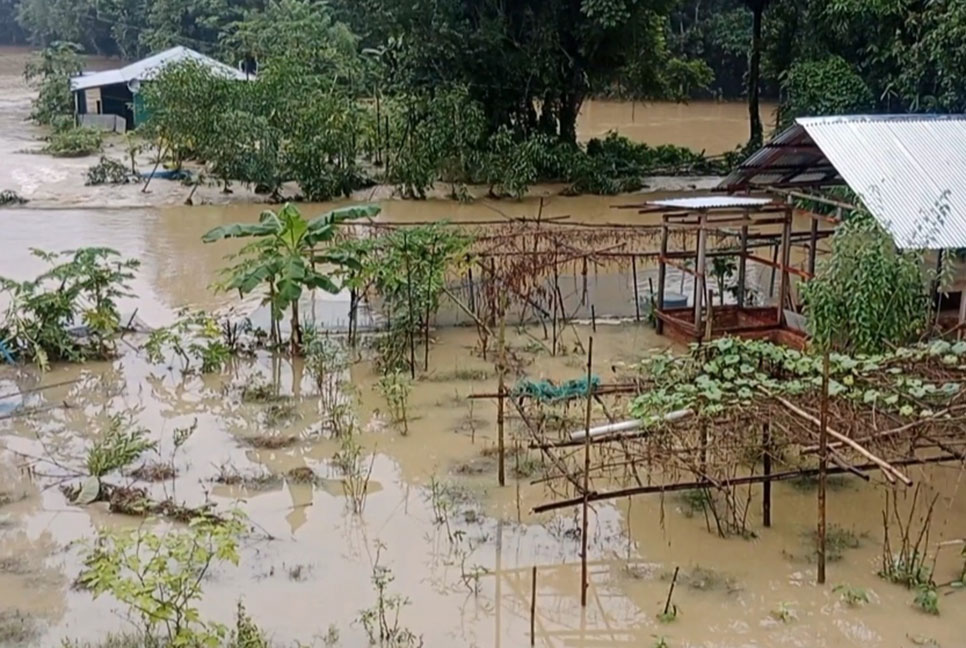 ফুলগাজী ও পরশুরামের বন্যা পরিস্থিতি উন্নতির দিকে