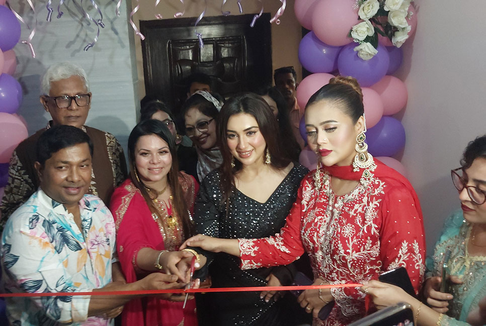 শাকিবের ‘প্রিয়তমা’র গুণগান গাইলেন অপু বিশ্বাস