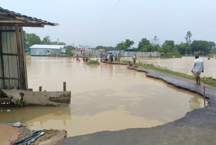 চট্টগ্রামে এখনো পানিবন্দী অনেকে, বন্যায় ১৬ জনের মৃত্যু