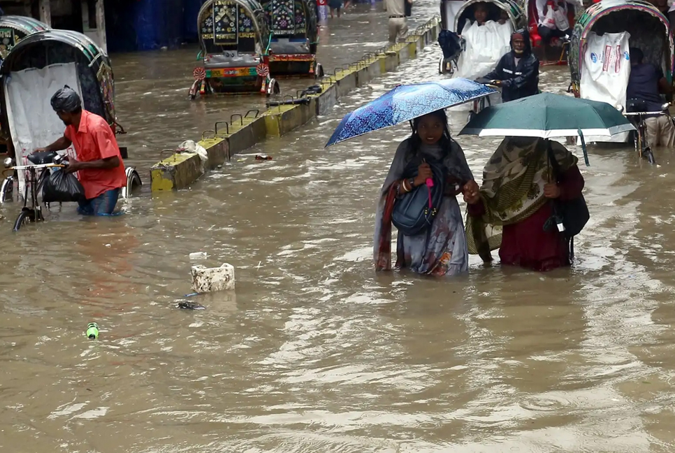 চট্টগ্রামে বন্যার পানি কমছে, পানিবাহিত রোগ নিয়ে শঙ্কা