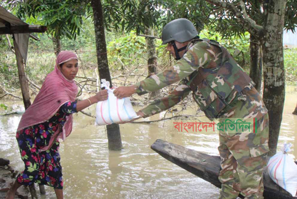 পাহাড়ে বানভাসিদের দুর্ভোগ চরমে, ত্রাণ সহায়তায় সেনাবাহিনী