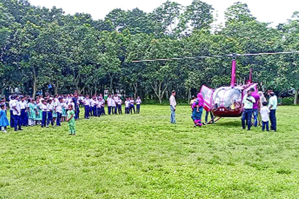এসএসসিতে ১২০০ নম্বরপ্রাপ্ত শিক্ষার্থীদের হেলিকপ্টার ভ্রমণ
