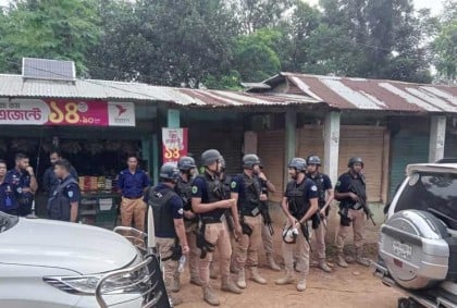 কুলাউড়ায় জঙ্গি আস্তানা সন্দেহে অভিযান, আটক ১২