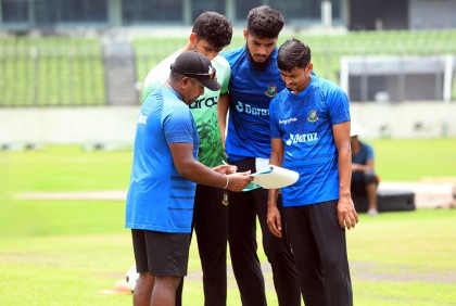 স্ট্যান্ডবাই হিসেবে থাকছেন যারা