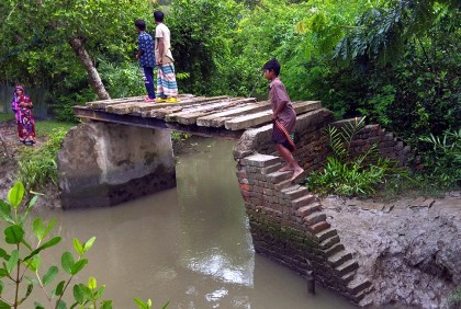 এ যেন মরণ ফাঁদ!