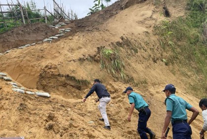 চট্টগ্রামে পাহাড় কাটায় ১৭ জনের বিরুদ্ধে মামলা

