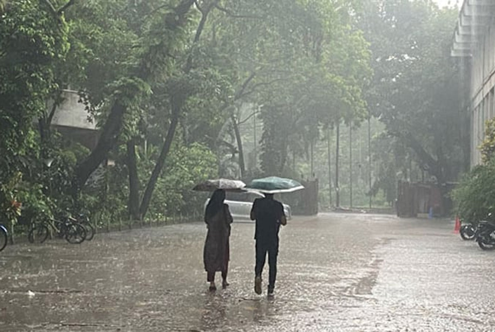 বৃষ্টি চলতে পারে তিন দিন

