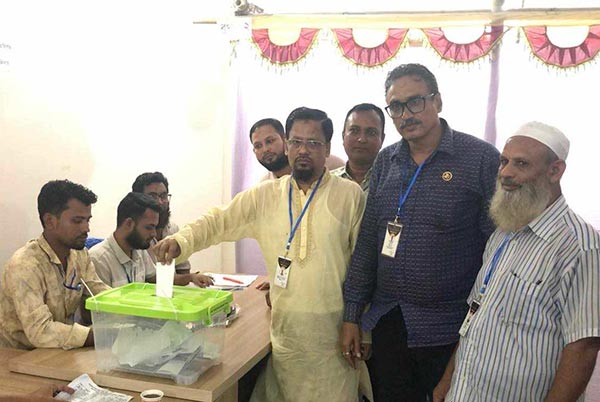 কিশোরগঞ্জে বাজুস নির্বাচনে ভোটগ্রহণ শেষে চলছে গণনা