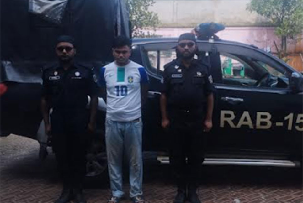 র‌্যাবের অভিযানে পলাতক আসামি গ্রেফতার 
