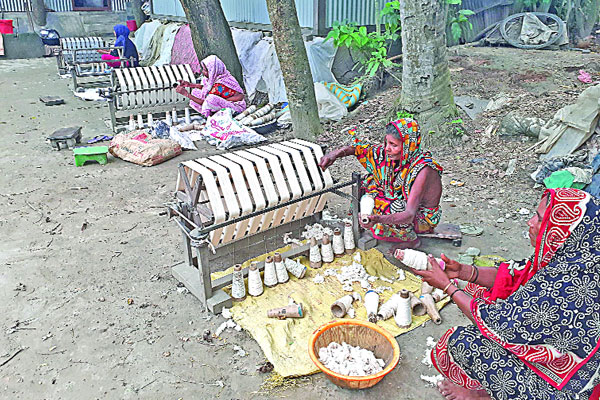 সুতা ভাঁজে সংগ্রামী জীবন