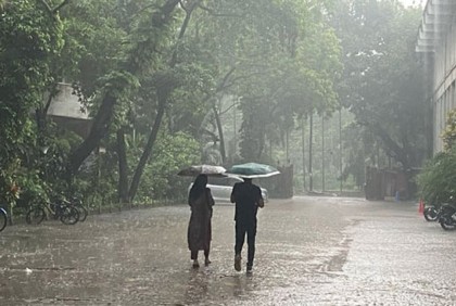 বৃষ্টি চলতে পারে তিন দিন

